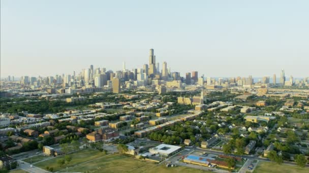 Chicago Edifícios de arranha-céus em subúrbio — Vídeo de Stock