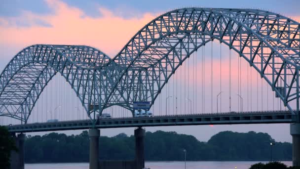 Neue Brücke über den mississippi Fluss — Stockvideo