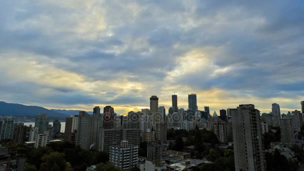 Gebäude und Wolkenkratzer in Vancouver — Stockvideo