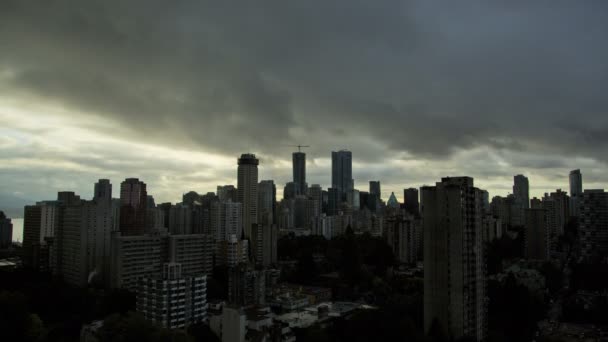 Gebäude und Wolkenkratzer in Vancouver — Stockvideo