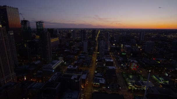 Világító felhőkarcoló Chicagóban — Stock videók