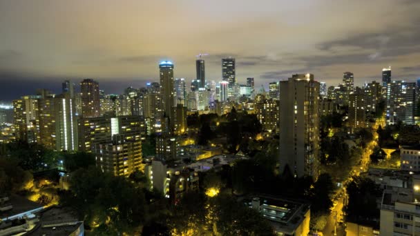 Edificios iluminados en Vancouver — Vídeos de Stock