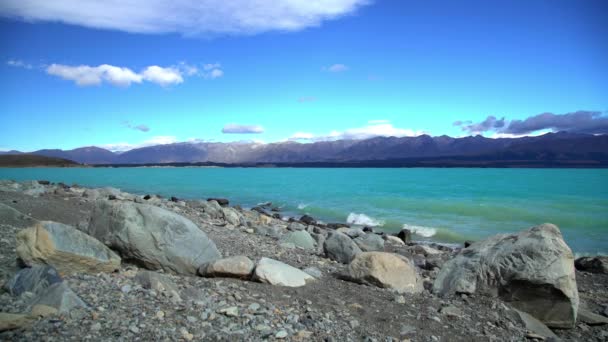 Turkusowe wody Lake Tekapo — Wideo stockowe