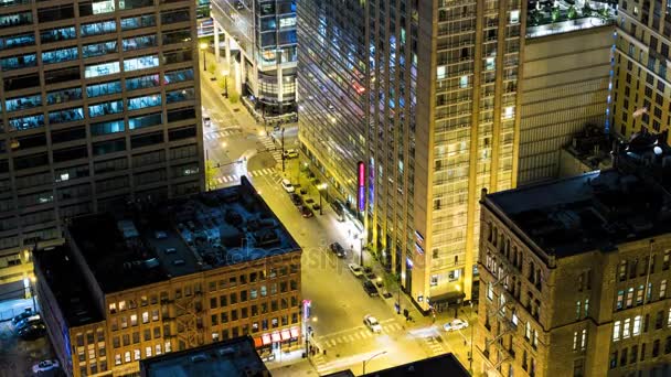 Освещенный город и автомобильное движение в Чикаго — стоковое видео