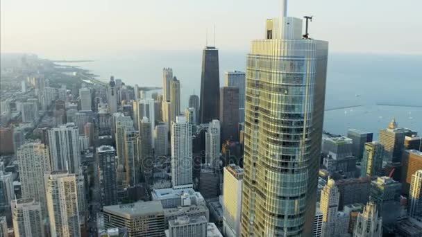 Lake Michigan y la Torre Trump — Vídeo de stock