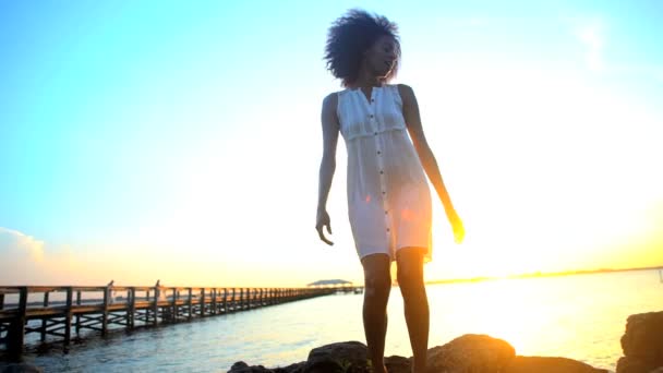 Female dancing on the beach — Stock Video