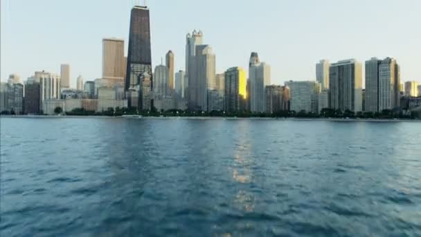 Aan het water van Lake Michigan, Chicago — Stockvideo