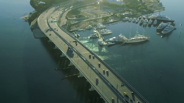 Zonsopgang weergave van Macarthur Causeway — Stockvideo