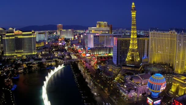 Illuminated Bellagio fountains Las Vegas — Stock Video