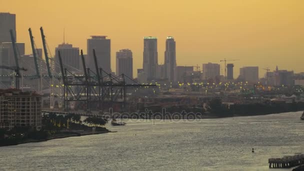 Fisher Island günbatımı aydınlatılmış görünümü — Stok video