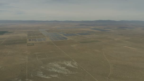 Photovoltaische Sonnenkollektoren — Stockvideo