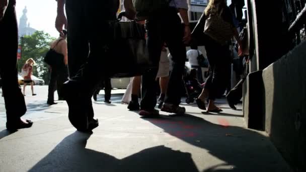 City  commuters walking — Stock Video
