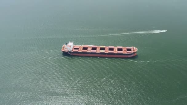 Ga bulk carrier Burrard Inlet — Stockvideo