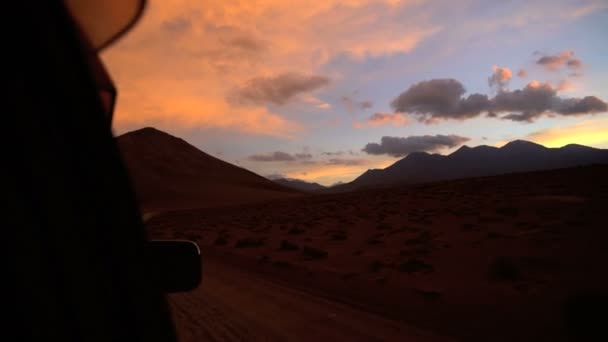 Salar de Uyuni egy száraz Wilderness plató sivatagi táj — Stock videók