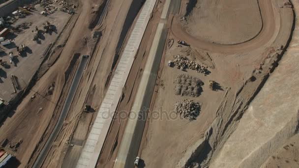 Autopista en construcción, desierto de Mojave — Vídeos de Stock