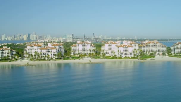 Luxuswohnungen biscayne bay miami — Stockvideo