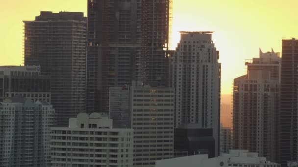 Solnedgång utsikt över stadens skyskrapor, Miami — Stockvideo