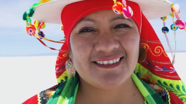 Indigenous woman in traditional costume — Stock Video