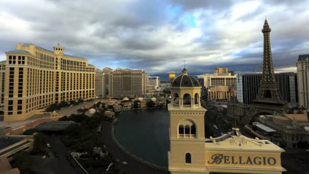 Napfény a Bellagio Resort Hotel, Las Vegas látképe — Stock videók