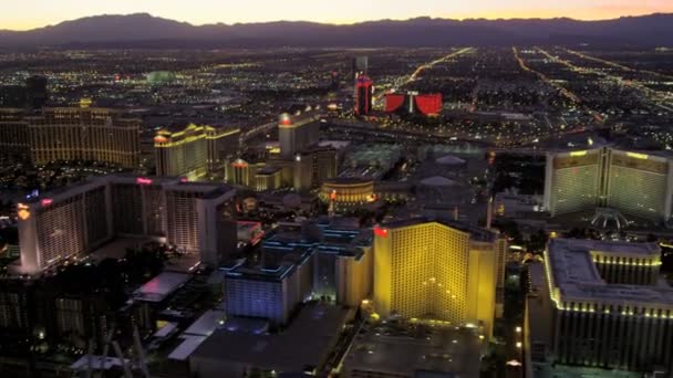 Lüks otel aydınlatılmış Las Vegas şehir — Stok video