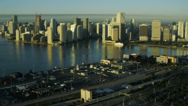 朝阳的伯林盖姆岛市中心，迈阿密 — 图库视频影像