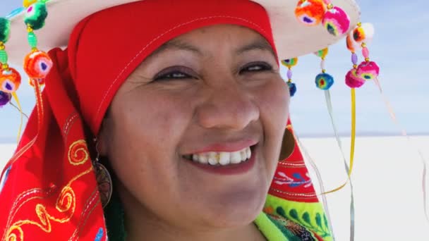 Rdzennych Kobieta w tradycyjnym stroju — Wideo stockowe
