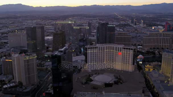 Verlichte Las Vegas stad van luxe Hotels — Stockvideo