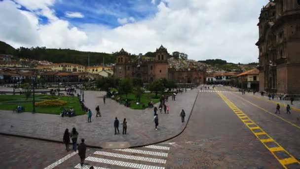 Kathedraal op het stadsplein Plaza de Armas — Stockvideo