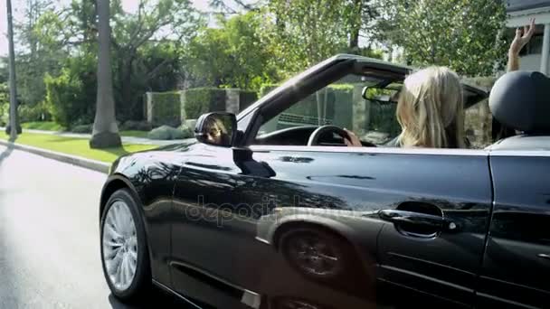 Coche conducido por mujeres — Vídeos de Stock