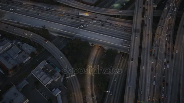 Verkeer snelweg kruispunten Los Angeles — Stockvideo