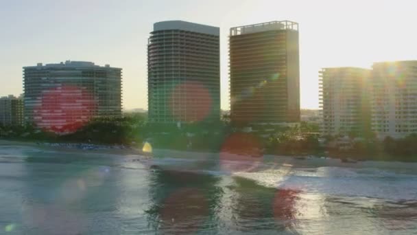 Zonsondergang van St. Regis resort, Miami — Stockvideo