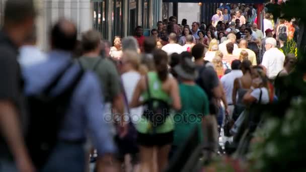 바쁜 거리에 걷는 사람들 — 비디오