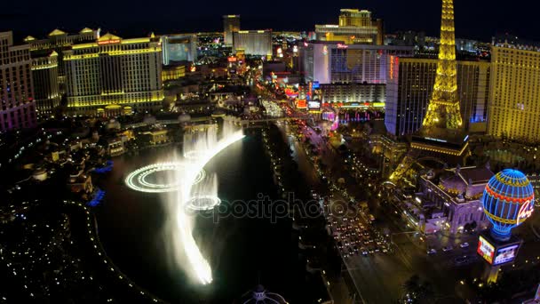 Belysta Bellagio fontäner Las Vegas — Stockvideo