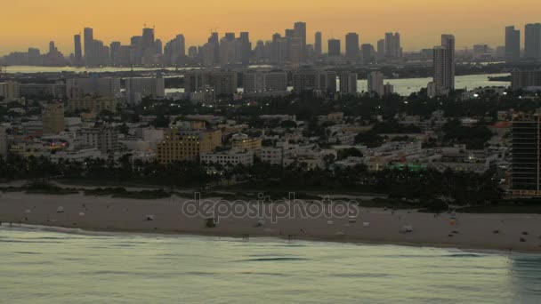 Zachód słońca z hoteli Art Deco w Miami — Wideo stockowe