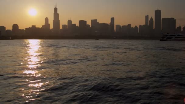 Michigan Gölü ve gökdelenler Chicago — Stok video