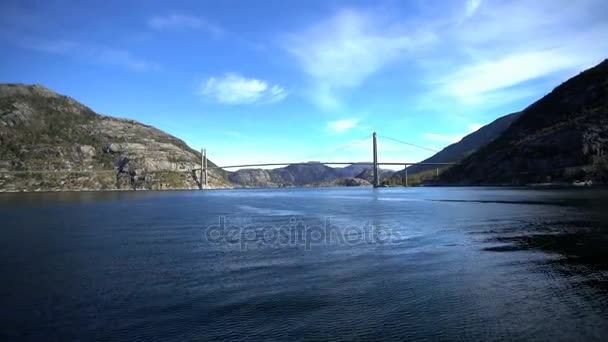Lysefjord vozidlo visutý most — Stock video