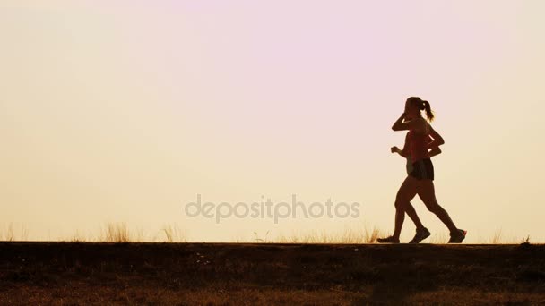 Joggende weibliche Laufgruppe — Stockvideo