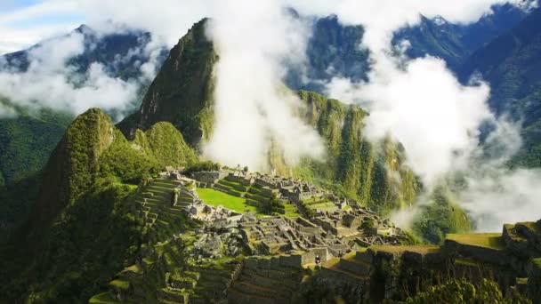 Ruinas de la ciudad inca de Machu Picchu — Vídeo de stock