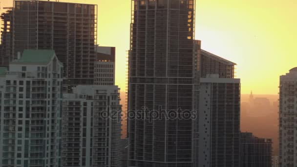 Atardecer vista del distrito de negocios de la ciudad — Vídeos de Stock