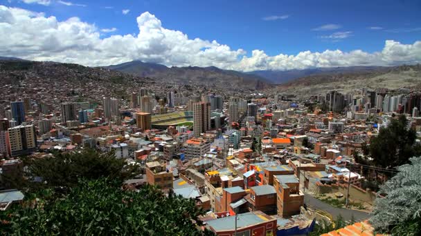 Stadsbilden utsikt över La Paz förorter — Stockvideo