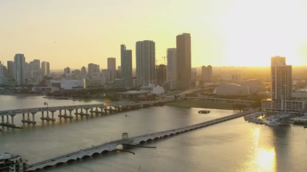 Vista sul tramonto di MacArthur Causeway, Miami — Video Stock