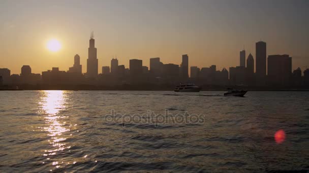 Rascacielos y Lago Michigan Chicago — Vídeo de stock