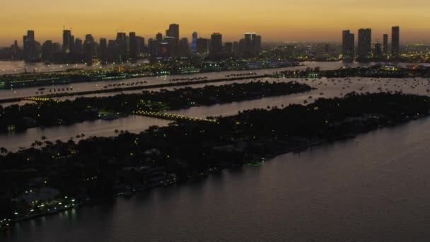 Upplyst vy av Palm Islands, Miami — Stockvideo