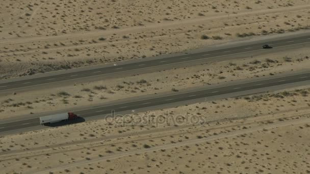 Camiones que transportan carga global — Vídeo de stock