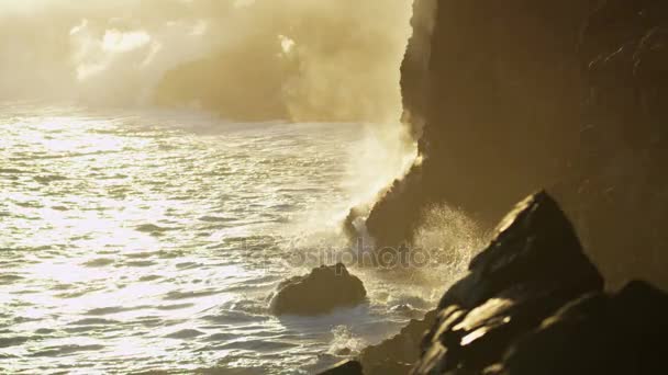 Lava ergießt sich ins Meer — Stockvideo