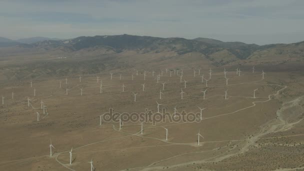 Windpark mit Windrädern — Stockvideo