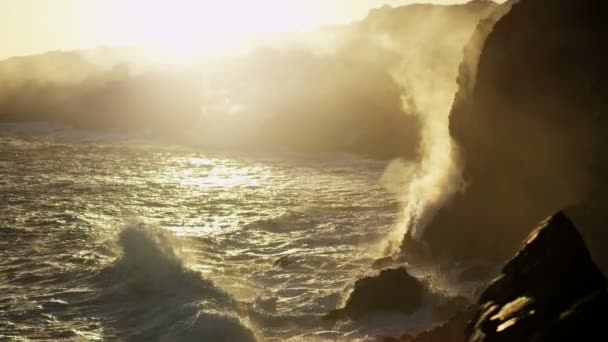 Lave chaude tombant dans l'océan — Video