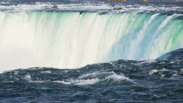 Niagara fällt schnell fließenden Wasserfall — Stockvideo