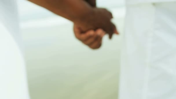 Couple holding hands — Stock Video