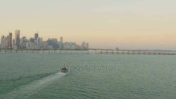 Tramonto del ponte Rickenbacker Causeway — Video Stock